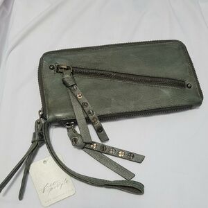 • free people wallet •